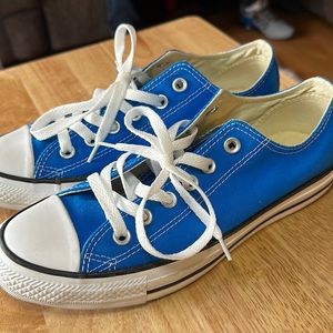 Women’s Converse All Star, size 8
